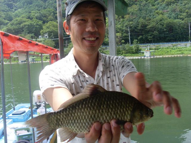 새벽 낚시가 즐거우셨답니다.