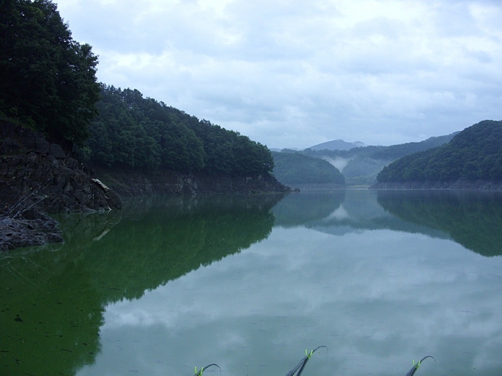 바다하늘산 > 충청권 소류지 탐사 ... 두 번의 찌 올림 ... 2012.6.29~7.1 ... : 낚시사랑