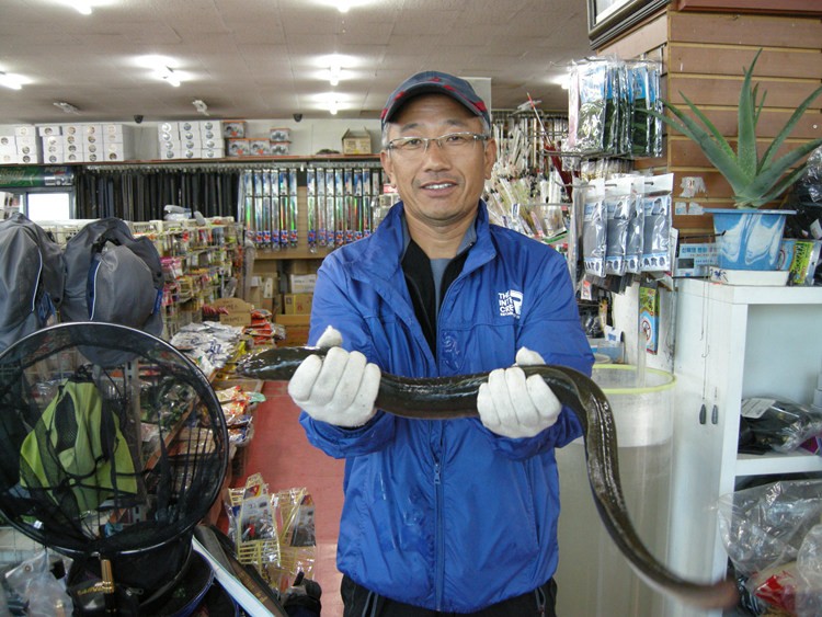 남한강낚시 통신원속보 > 명서리 붕어 소식과 1.3kg 대물장어 ..... : 낚시사랑