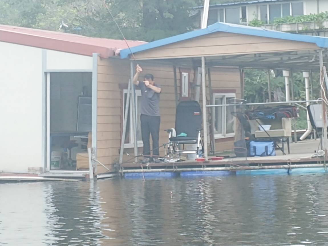 토종붕어 입질 중~