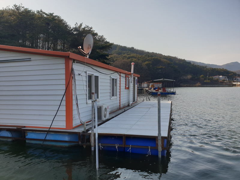 아산 산들낚시터의2022년 2월 말 방류 모습 올립니다.