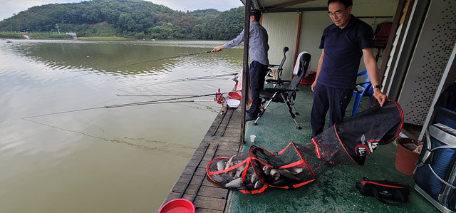 가깝고 물좋고 경치 좋은곳~~!!-용인삼인낚시터-