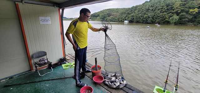 가깝고 물좋고 경치 좋은곳~~!!-용인삼인낚시터-