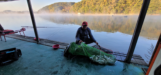 가깝고 물좋고 경치 좋은곳~~!!-용인삼인낚시터-