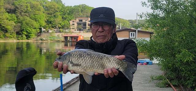 가깝고 물 좋고 경치 좋은 곳~~!!-용인삼인낚시터-