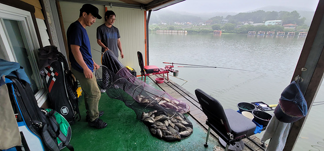 가깝고 물 좋고 경치 좋은 곳~~!!-용인삼인낚시터-