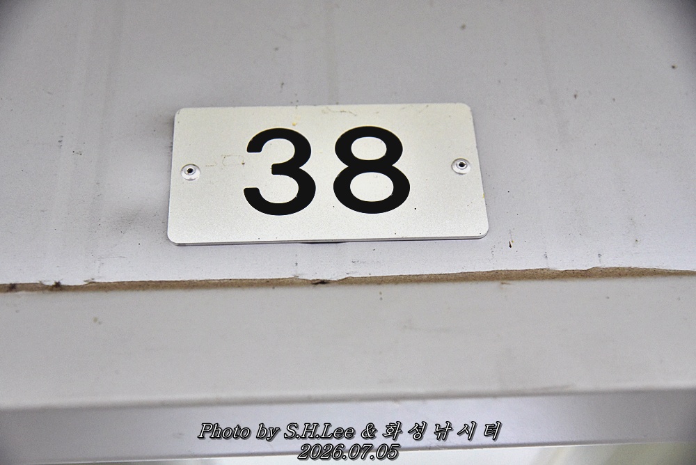 LEE_5964.JPG