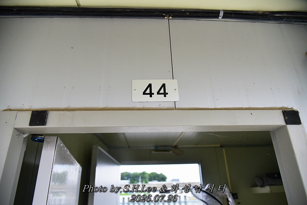 LEE_6515.JPG