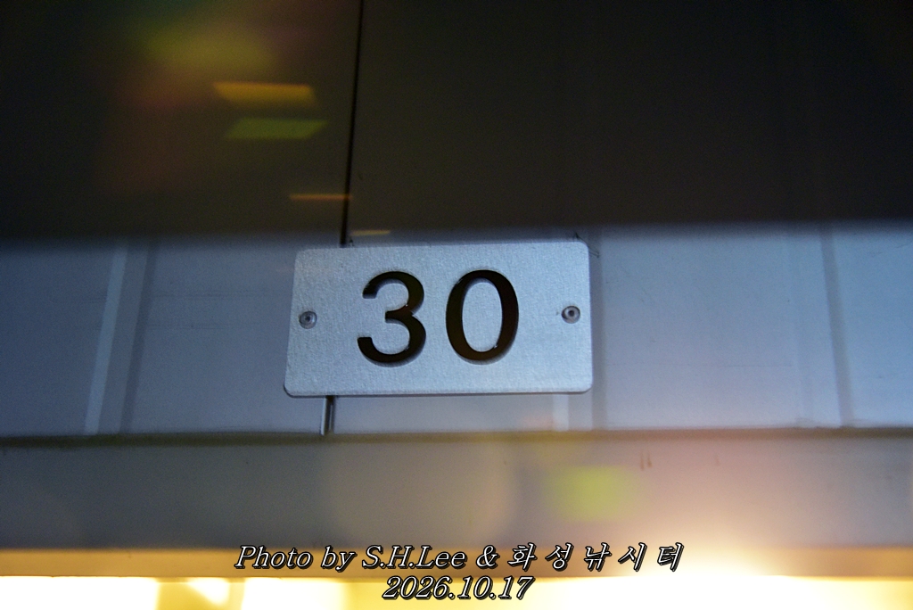 LEE_7092.JPG