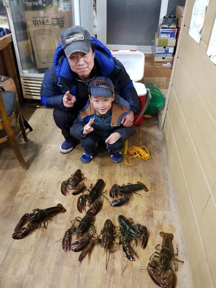 ★소래바다낚시터★ 바다낚시조황 > [소래바다낚시터] 조황정보입니다. 노지(우럭,강도다리,광어), 하우스(랍스터) 동시운영중!!! 문의전화 01..