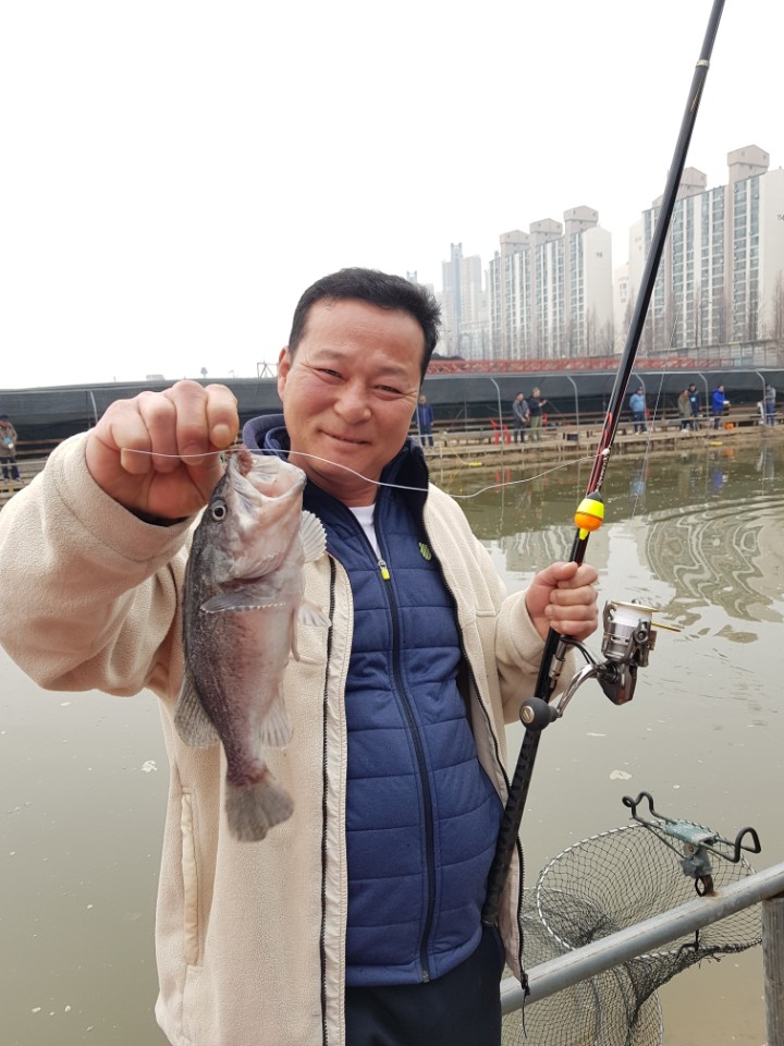 ★소래바다낚시터★ 바다낚시조황 > [소래바다낚시터] 조황정보입니다. 노지(우럭,강도다리,광어), 하우스(랍스터) 동시운영중!!! 문의전화 01..