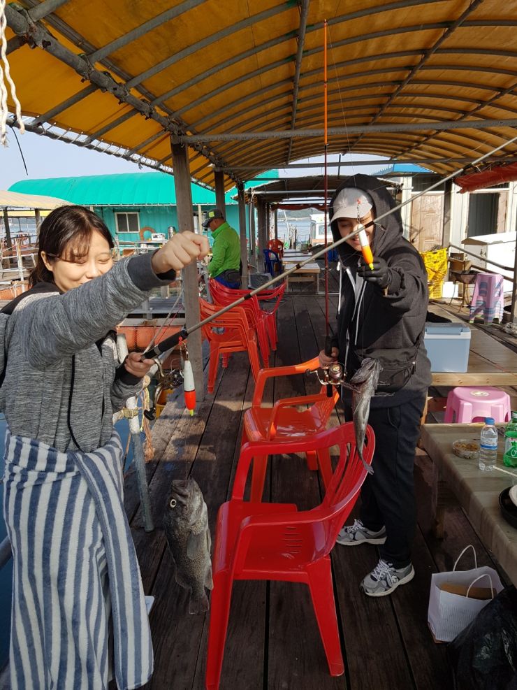 미리내좌대 바다낚시조황 > 당진미리내바다좌대낚시9월23일조황사진입니다 : 낚시사랑