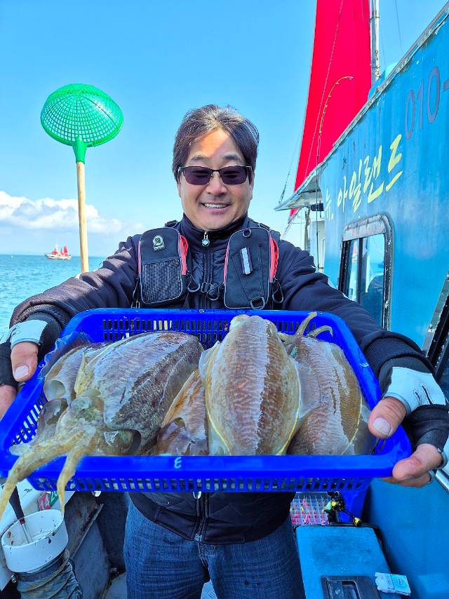 평택본전낚시마트 > 12월2일 평택항배낚시 오늘도 좋은조황을 보여주었습니다. : 낚시사랑
